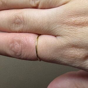 Enewton thin gold band